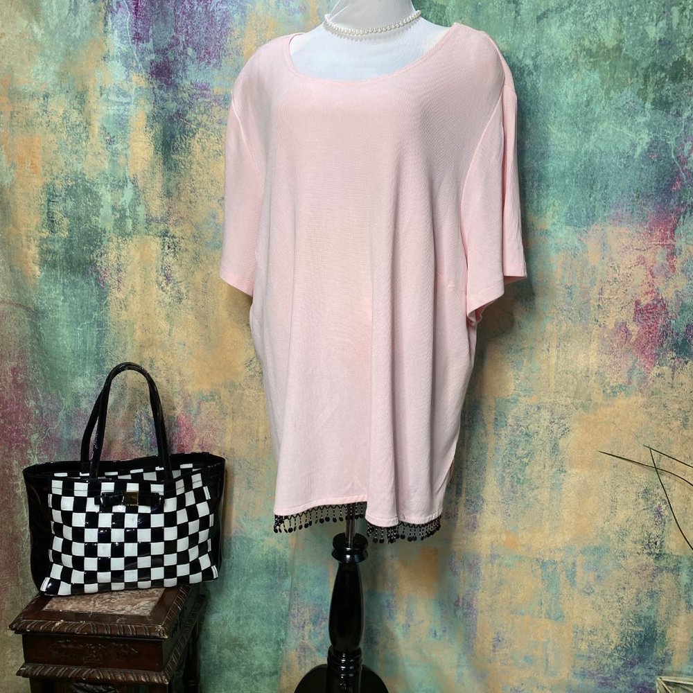 📌Ronni Nicole beaded border rose Top
